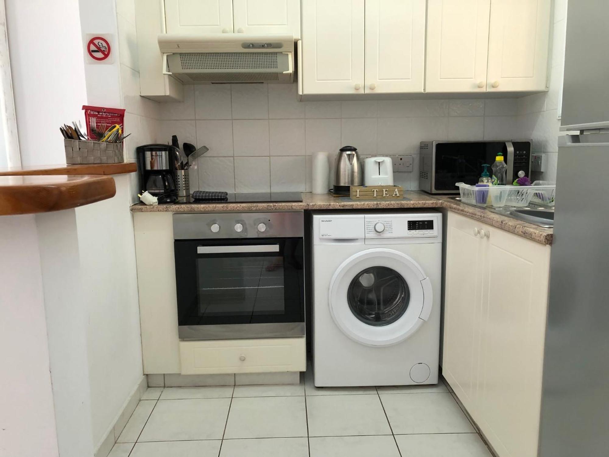 Stylish 1 Bedroom Apartment In Limnaria Gardens Paphos Exterior photo